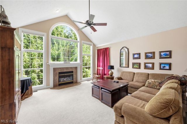 11512 Coopers Run, Strongsville, OH 44149
