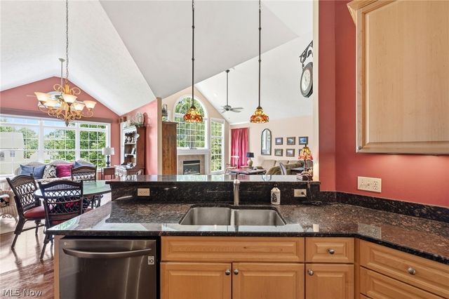 11512 Coopers Run, Strongsville, OH 44149