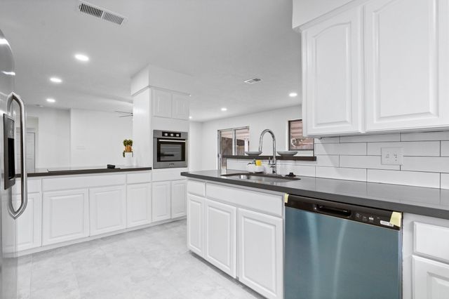 322 E Edgebrook Drive, Houston, TX 77034