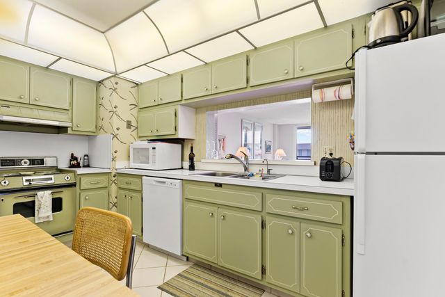 1149 Hillsboro Mile 1008, Hillsboro Beach, FL 33062