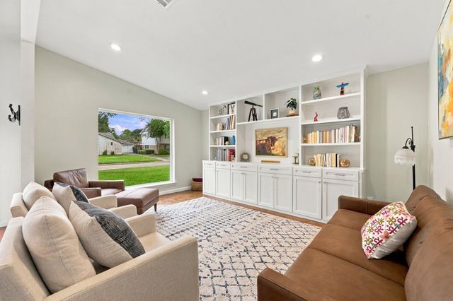 11307 Valley Spring Drive, Houston, TX 77043