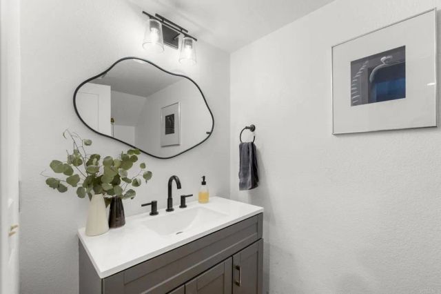 3035 Via Amador, Carlsbad, CA 92010