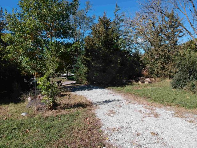 301 S Hackett Road, Waterloo, IA 50701