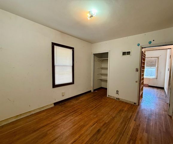 301 S Hackett Road, Waterloo, IA 50701