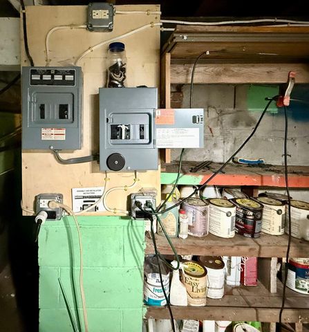 301 S Hackett Road, Waterloo, IA 50701