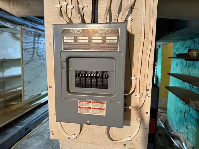 301 S Hackett Road, Waterloo, IA 50701