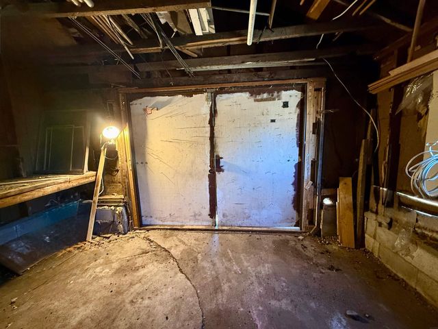 301 S Hackett Road, Waterloo, IA 50701