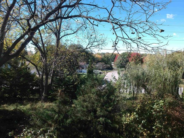 301 S Hackett Road, Waterloo, IA 50701