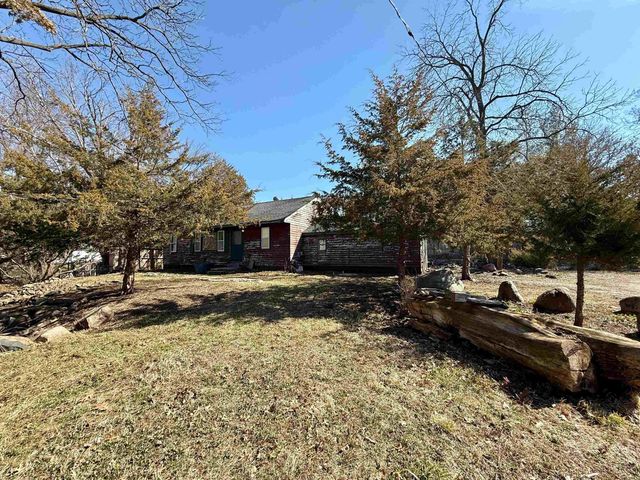 301 S Hackett Road, Waterloo, IA 50701