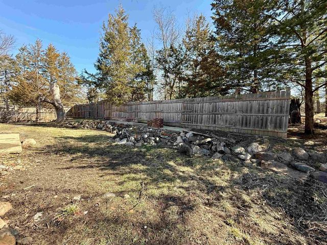 301 S Hackett Road, Waterloo, IA 50701