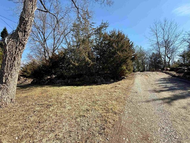 301 S Hackett Road, Waterloo, IA 50701