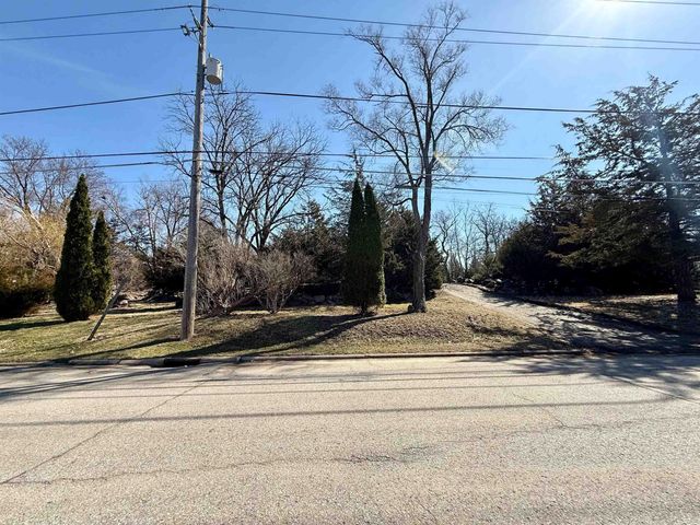 301 S Hackett Road, Waterloo, IA 50701