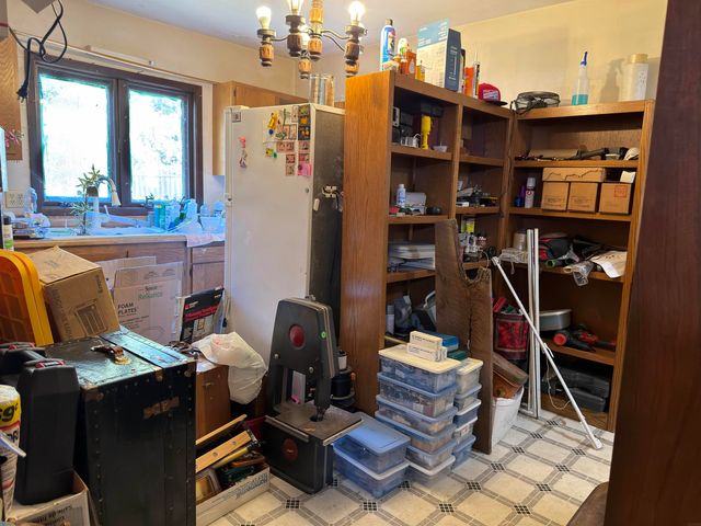 301 S Hackett Road, Waterloo, IA 50701