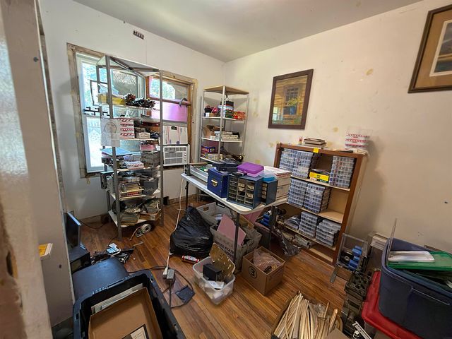 301 S Hackett Road, Waterloo, IA 50701