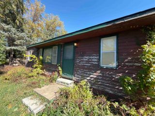 301 S Hackett Road, Waterloo, IA 50701