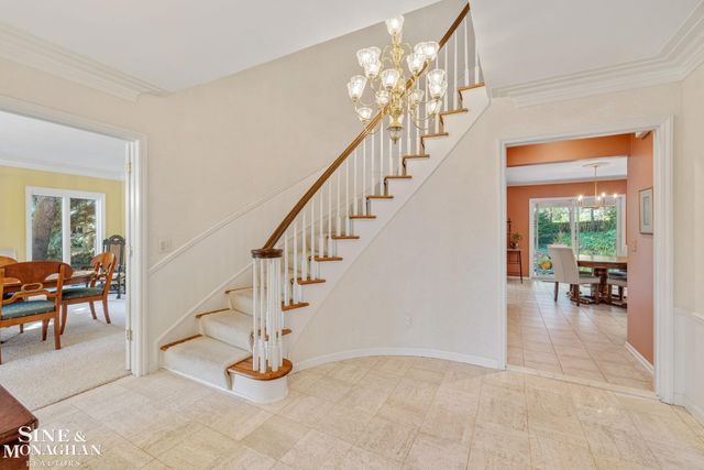 17 Belle Meade Street, Grosse Pointe Shores, MI 48236