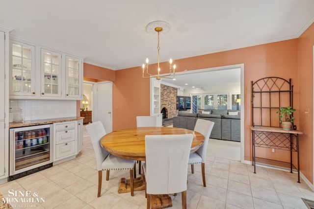 17 Belle Meade Street, Grosse Pointe Shores, MI 48236