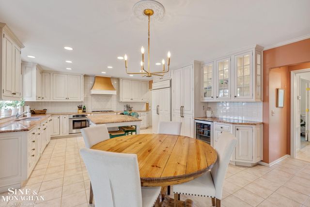 17 Belle Meade Street, Grosse Pointe Shores, MI 48236