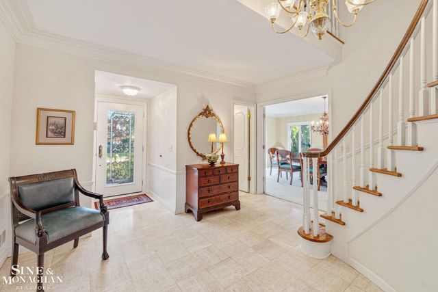 17 Belle Meade Street, Grosse Pointe Shores, MI 48236