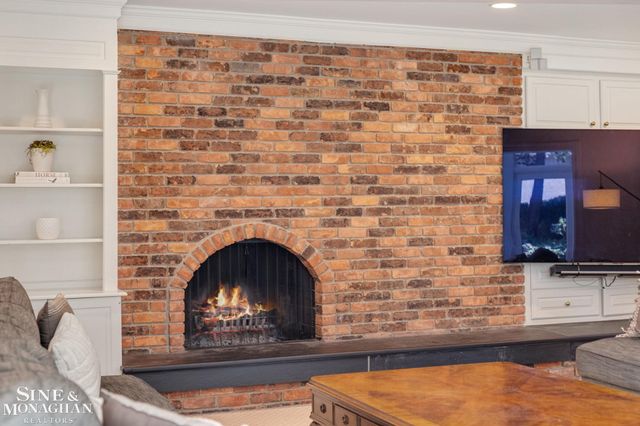 17 Belle Meade Street, Grosse Pointe Shores, MI 48236