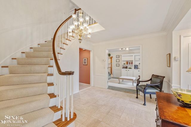 17 Belle Meade Street, Grosse Pointe Shores, MI 48236