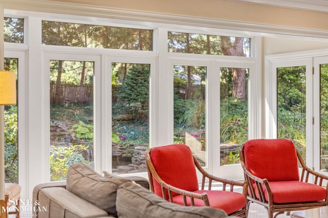 17 Belle Meade Street, Grosse Pointe Shores, MI 48236