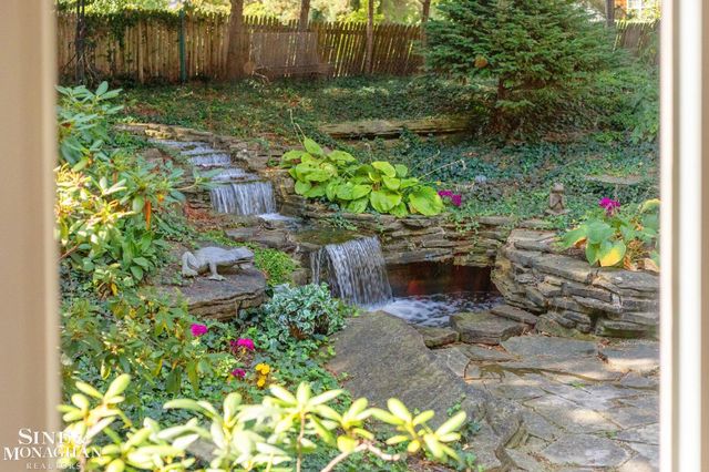 17 Belle Meade Street, Grosse Pointe Shores, MI 48236