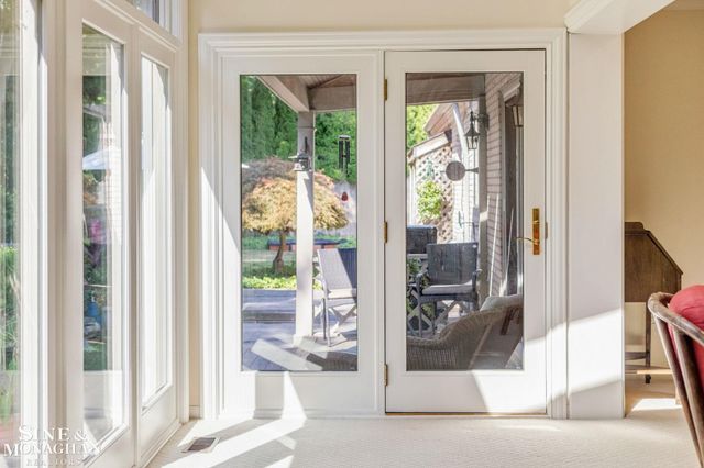 17 Belle Meade Street, Grosse Pointe Shores, MI 48236