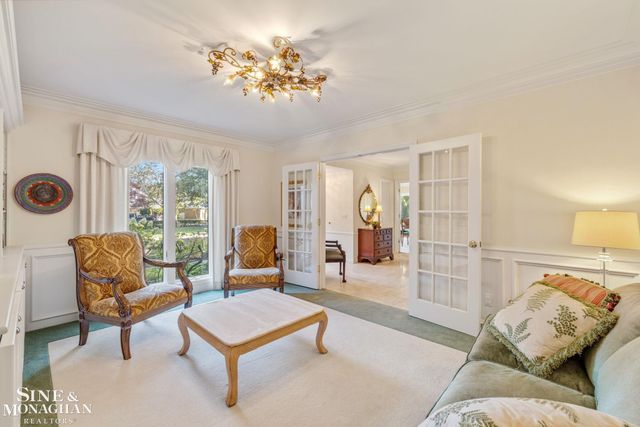 17 Belle Meade Street, Grosse Pointe Shores, MI 48236