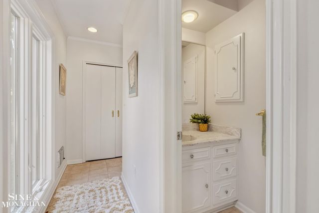 17 Belle Meade Street, Grosse Pointe Shores, MI 48236
