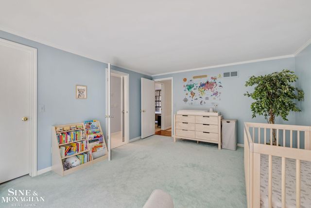 17 Belle Meade Street, Grosse Pointe Shores, MI 48236