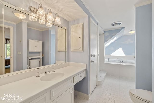 17 Belle Meade Street, Grosse Pointe Shores, MI 48236