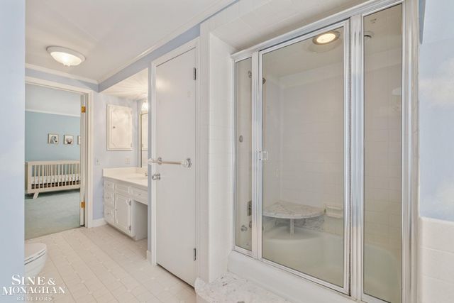 17 Belle Meade Street, Grosse Pointe Shores, MI 48236