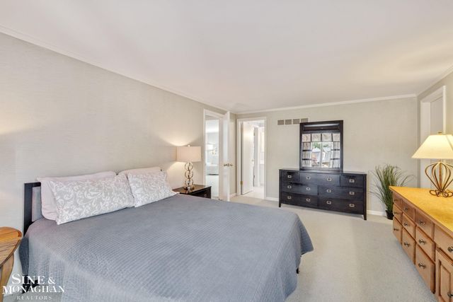 17 Belle Meade Street, Grosse Pointe Shores, MI 48236