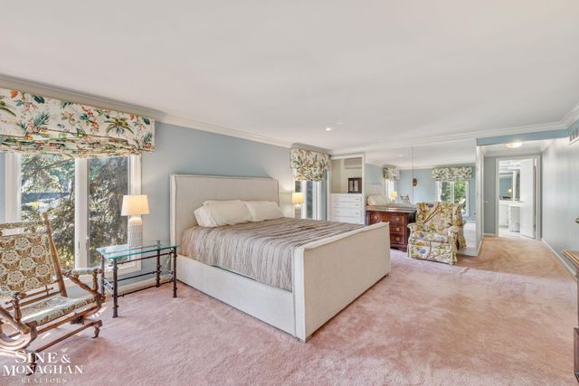 17 Belle Meade Street, Grosse Pointe Shores, MI 48236