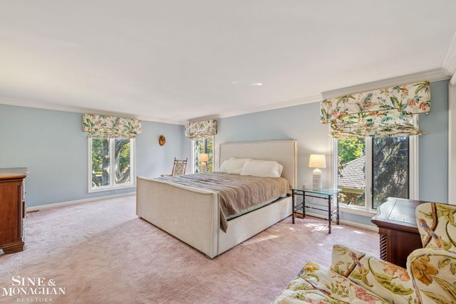 17 Belle Meade Street, Grosse Pointe Shores, MI 48236