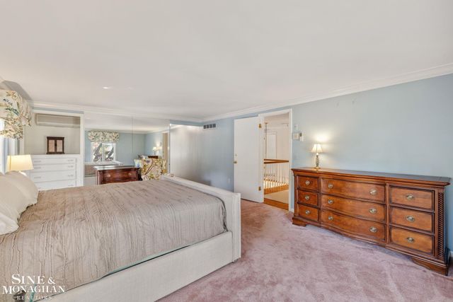 17 Belle Meade Street, Grosse Pointe Shores, MI 48236