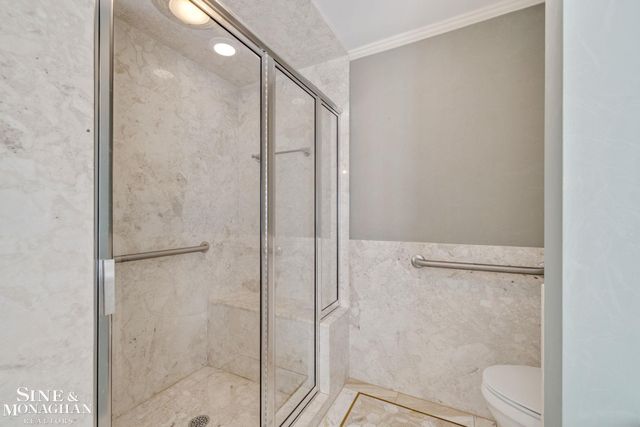 17 Belle Meade Street, Grosse Pointe Shores, MI 48236