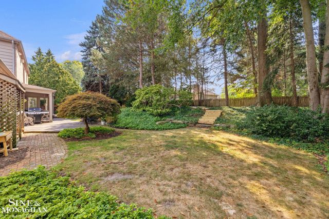 17 Belle Meade Street, Grosse Pointe Shores, MI 48236