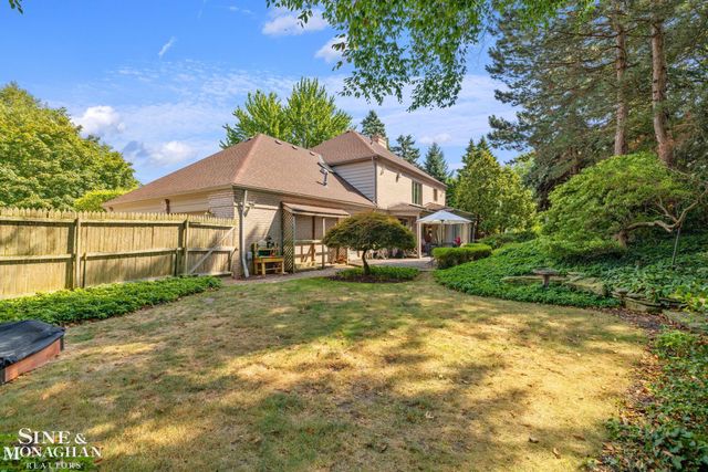 17 Belle Meade Street, Grosse Pointe Shores, MI 48236