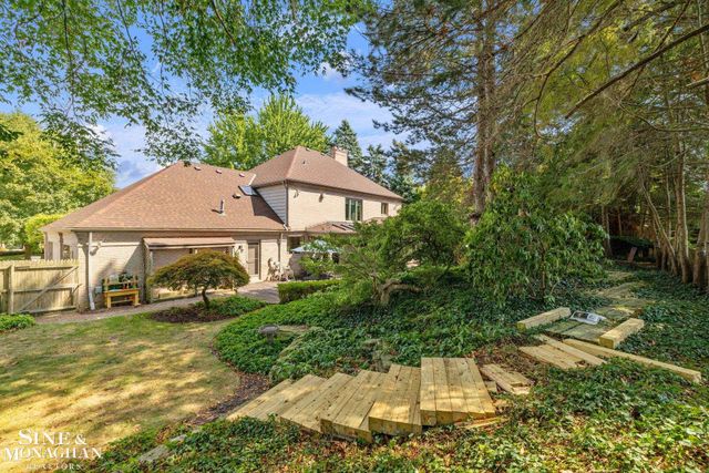 17 Belle Meade Street, Grosse Pointe Shores, MI 48236