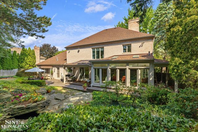 17 Belle Meade Street, Grosse Pointe Shores, MI 48236