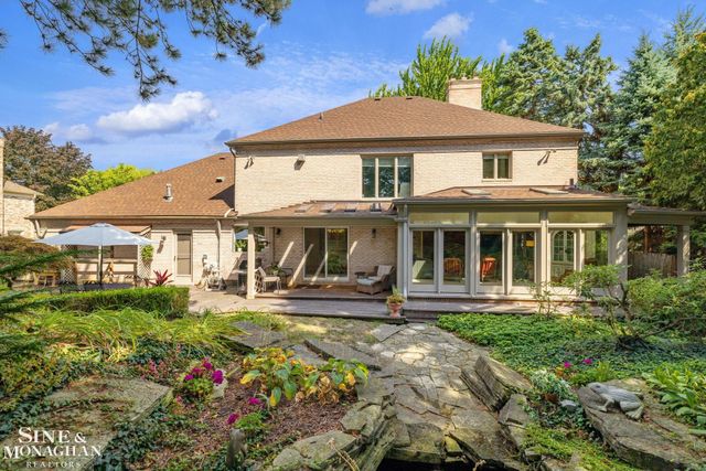 17 Belle Meade Street, Grosse Pointe Shores, MI 48236
