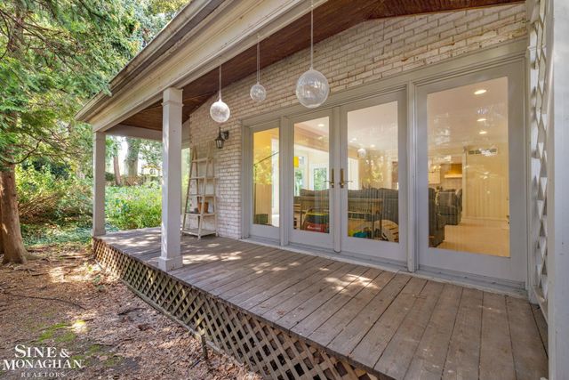 17 Belle Meade Street, Grosse Pointe Shores, MI 48236