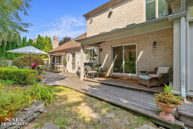 17 Belle Meade Street, Grosse Pointe Shores, MI 48236