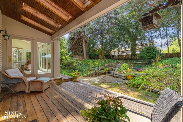 17 Belle Meade Street, Grosse Pointe Shores, MI 48236