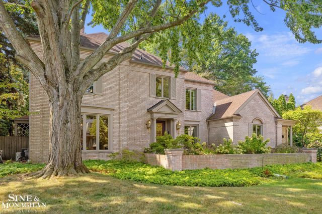 17 Belle Meade Street, Grosse Pointe Shores, MI 48236