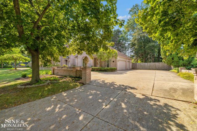 17 Belle Meade Street, Grosse Pointe Shores, MI 48236