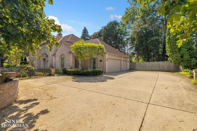 17 Belle Meade Street, Grosse Pointe Shores, MI 48236