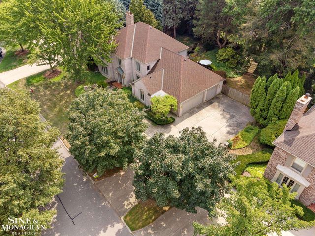 17 Belle Meade Street, Grosse Pointe Shores, MI 48236